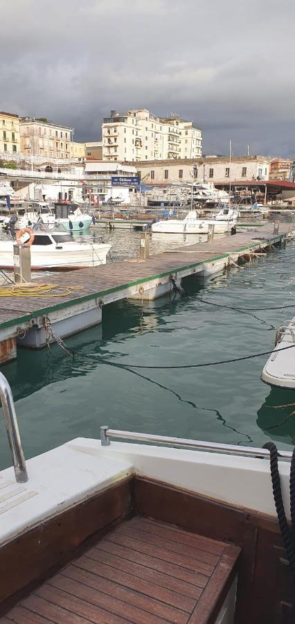 Salerno Yacht Hotell Eksteriør bilde